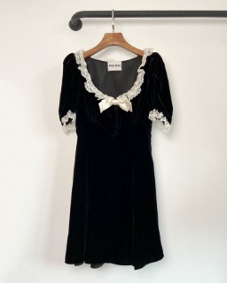 블랙 벨벳 버블 슬리브 드레스  M. black velvet bubble sleeve dress