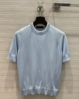 심플 단색 넥라인 티셔츠  L. simple monochromatic neckline T-shirt