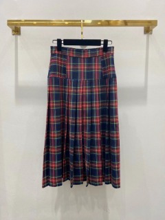 단추 포인트 체크무늬 디자인 롱스커트    C. Button accentuated checkered design long skirt