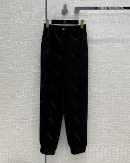 부드러운 재질 디자인 블랙 팬츠   Soft Material Design Black Pants