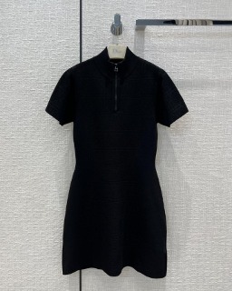 여성 심플 무지 블랙 반소매 원피스   Women&#039;s simple plain black short-sleeved dress
