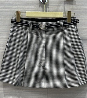여성 체크 무늬 디자인 미니스커트   Women&#039;s checkered design mini skirt