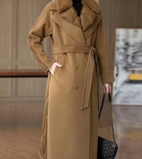 여성 가을 겨울 베이지 계열 롱코트  Women&#039;s long coat with fall and winter beige series