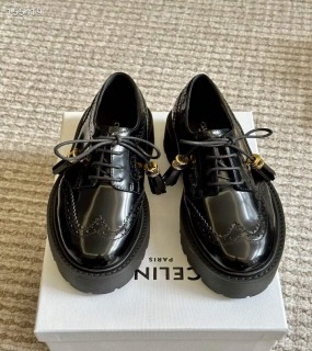 시크블랙 구두  Chic black shoes.