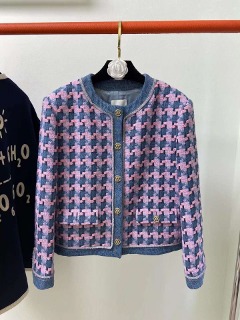 단일 패턴 무늬 자켓  a single patterned jacket