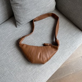 크루아상 레더 크로스백  Croissant Leather Cross Bag