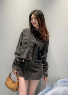 미우미우 블랙 자켓 스커트 세트   Miu Miu Black Jacket Skirt Set