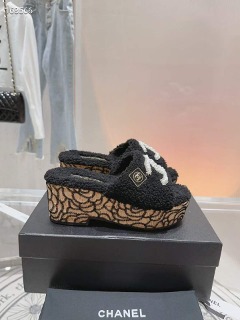 샤넬 로고 겨울 슬리퍼   Chanel logo winter slippers