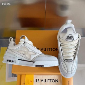루이비통 굽높은 운동화   Louis Vuitton high-heeled sneakers