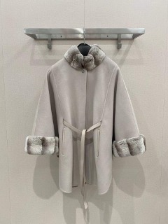 털 카라 소매 디자인 코트   . fur collar sleeve design coat